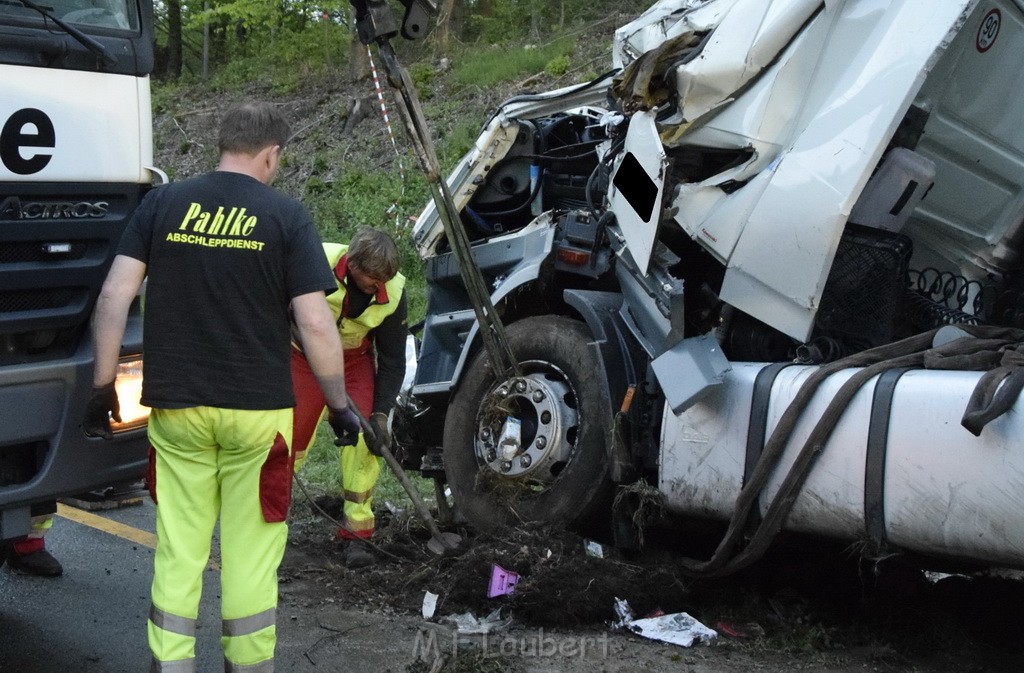 VU Gefahrgut LKW umgestuerzt A 4 Rich Koeln Hoehe AS Gummersbach P538.JPG - Miklos Laubert